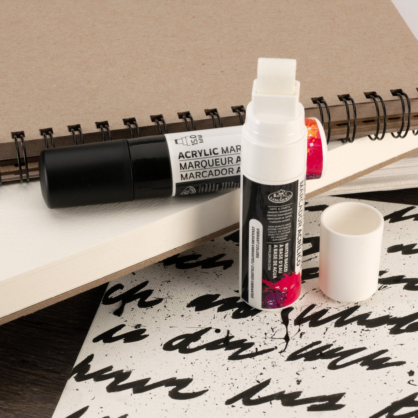 WAL-MARK-2734-RFID | Royal & Langnickel 2 Piece Acrylic 15mm Black/White Markers