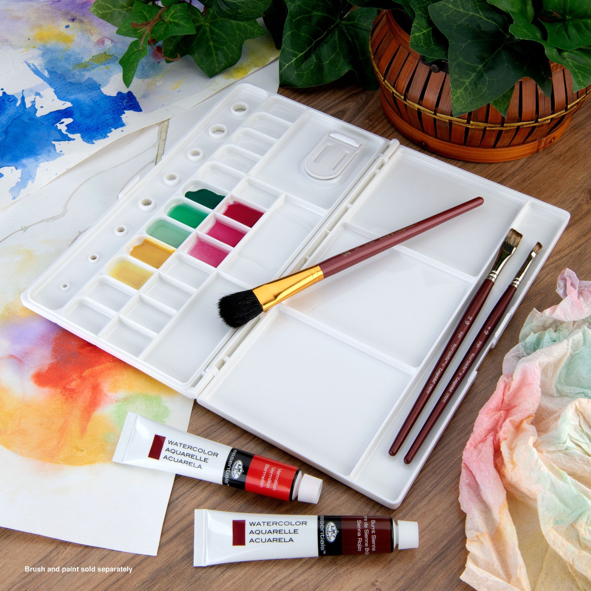 RD322P | Essentials™ White 28-Well Folding Palette – Royal